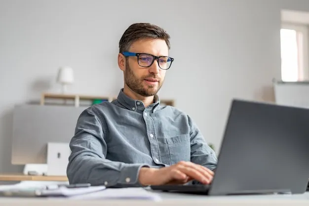 Idade não é código: o guia da carreira em tecnologia para quem passa dos 40 em Brasília